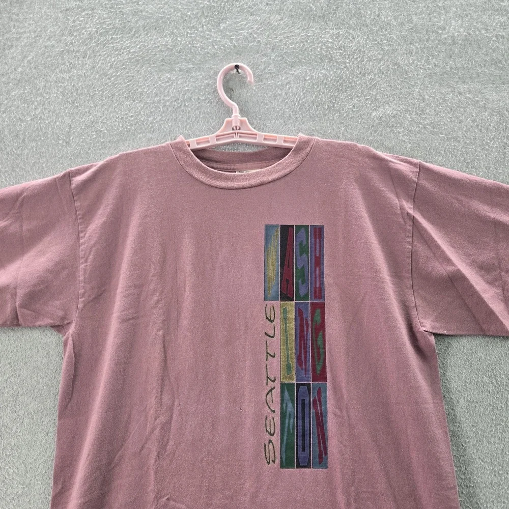 VINTAGE Seattle Men Shirt L Purple USA Graphic Print Text Tee 90s Tee READ‎